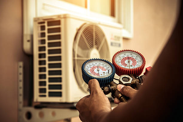 Professional Hvac technician working in Sandy Spring, MD